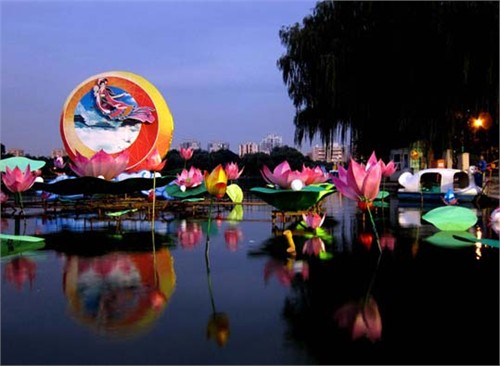 Trung thu rộn ràng trên đất Trung Hoa