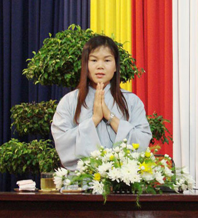 Nhà ngoại cảm niệm Phật cầu gia bị.