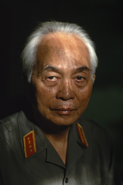 vo-nguyen-giap-karnow.jpg