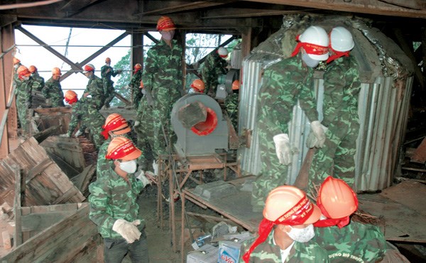 Đội thi công Cty Xây dựng Mỹ thuật Hà Nội
