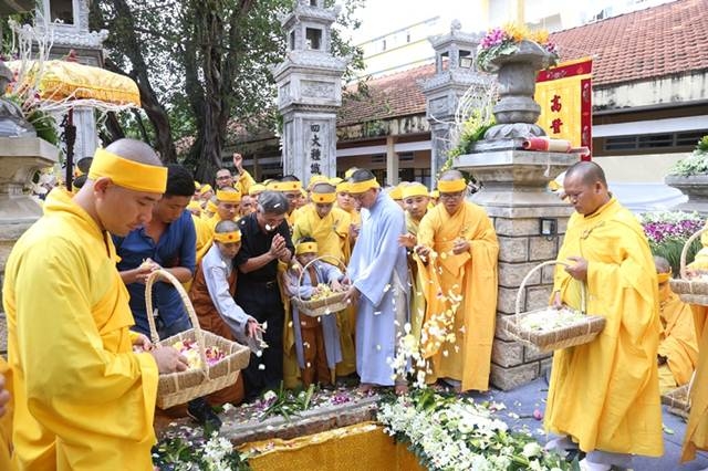nguoiphattu-com nhap bao thap ht quang dao72.jpg