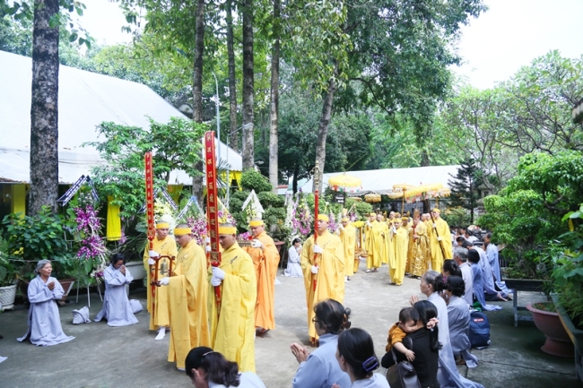 nguoiphattu-com thinh linh mo5.jpg