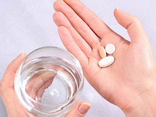5 sai lầm kinh điển khi uống thuốc, hãy xem để rút kinh nghiệm sớm - Ảnh 1.