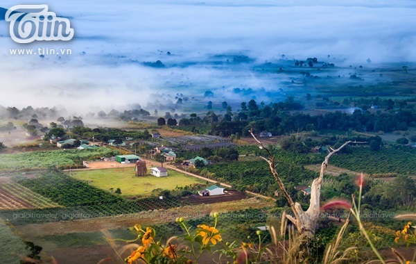 Đăkgri dưới chân đồi