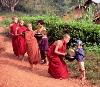 Nghịch cảnh đẩy đưa…