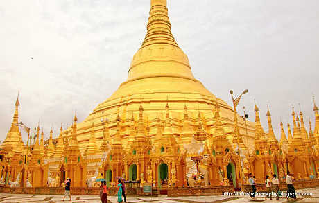 Tòa tháp trung tâm cao 99m, điểm nhấn của Chùa vàng Shwedagon