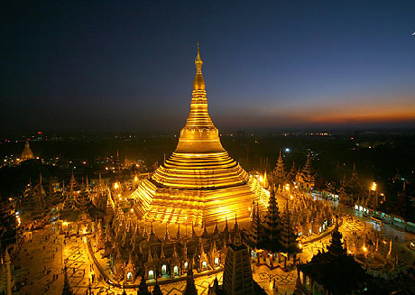 Về đêm, Chùa Shwedagon càng thêm lộng lẫy