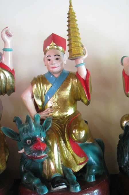 18 vị La Hán bằng gỗ đã gần 100 năm tuổi. (Ảnh: Huỳnh Hải).