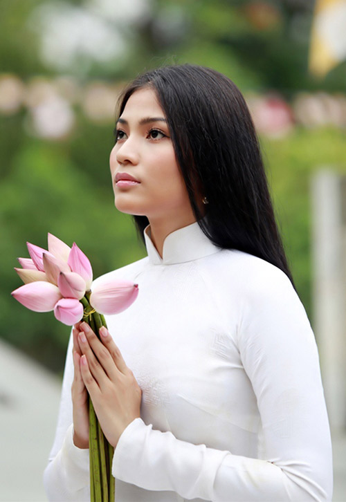 Trương Thị May mang vẻ đẹp khá lạ của cô gái dân tộc Khmer
