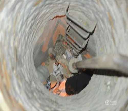 Bố sống dưới đáy giếng suốt 20 năm dành tiền nuôi con học
