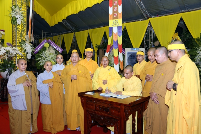 Các phái đoàn viếng tang lễ HT. Thích Quang Đạo Các phái đoàn viếng tang lễ HT. Thích Quang Đạo