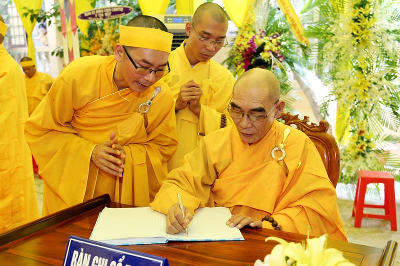 Các phái đoàn viếng tang lễ HT. Thích Quang Đạo ngày 18/7 Các phái đoàn viếng tang lễ HT. Thích Quang Đạo ngày 18/7