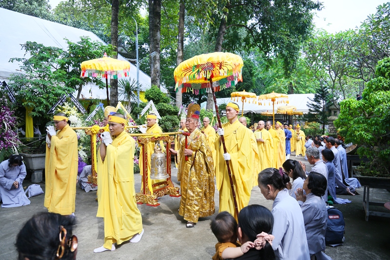 Thỉnh Linh mô cố HT. Thích Quang Đạo tham Phật, yết Tổ Thỉnh Linh mô cố HT. Thích Quang Đạo tham Phật, yết Tổ