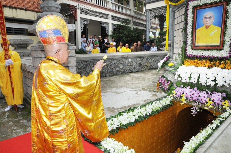 Thỉnh Linh mô cố HT. Thích Quang Đạo tham Phật, yết Tổ Thỉnh Linh mô cố HT. Thích Quang Đạo tham Phật, yết Tổ
