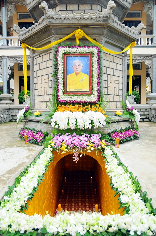 Thỉnh Linh mô cố HT. Thích Quang Đạo tham Phật, yết Tổ Thỉnh Linh mô cố HT. Thích Quang Đạo tham Phật, yết Tổ