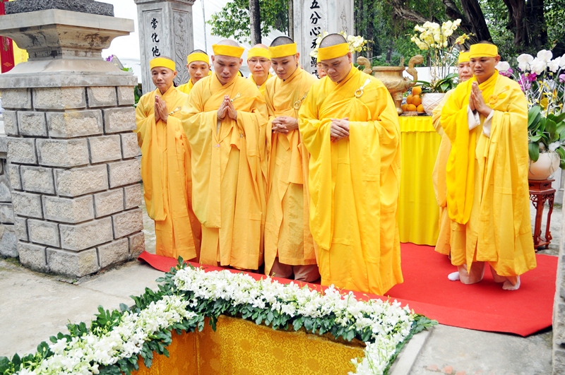 Thỉnh Linh mô cố HT. Thích Quang Đạo tham Phật, yết Tổ Thỉnh Linh mô cố HT. Thích Quang Đạo tham Phật, yết Tổ