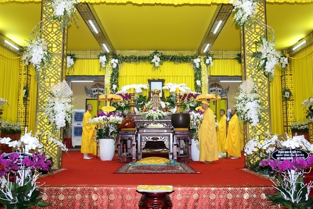 nguoiphattu-com le vieng hoa thuong quang dao1.jpg