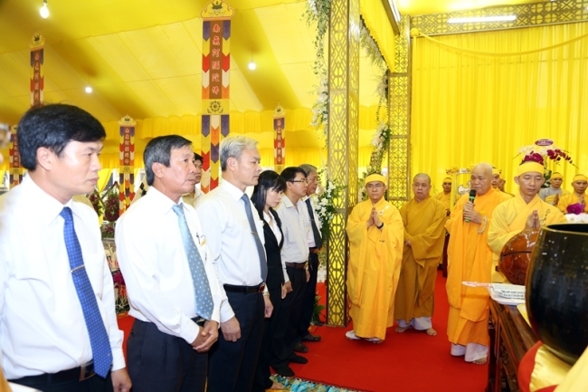 nguoiphattu-com le vieng hoa thuong quang dao2.jpg
