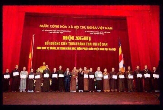 Hình ghép màu nền nhạt, sửa câu chữ, xóa ngày tháng