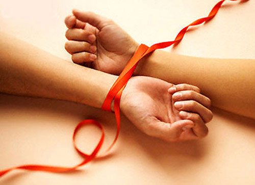   Lùi một bước để giữ lại sợ dây kết nối hạnh phúc.  